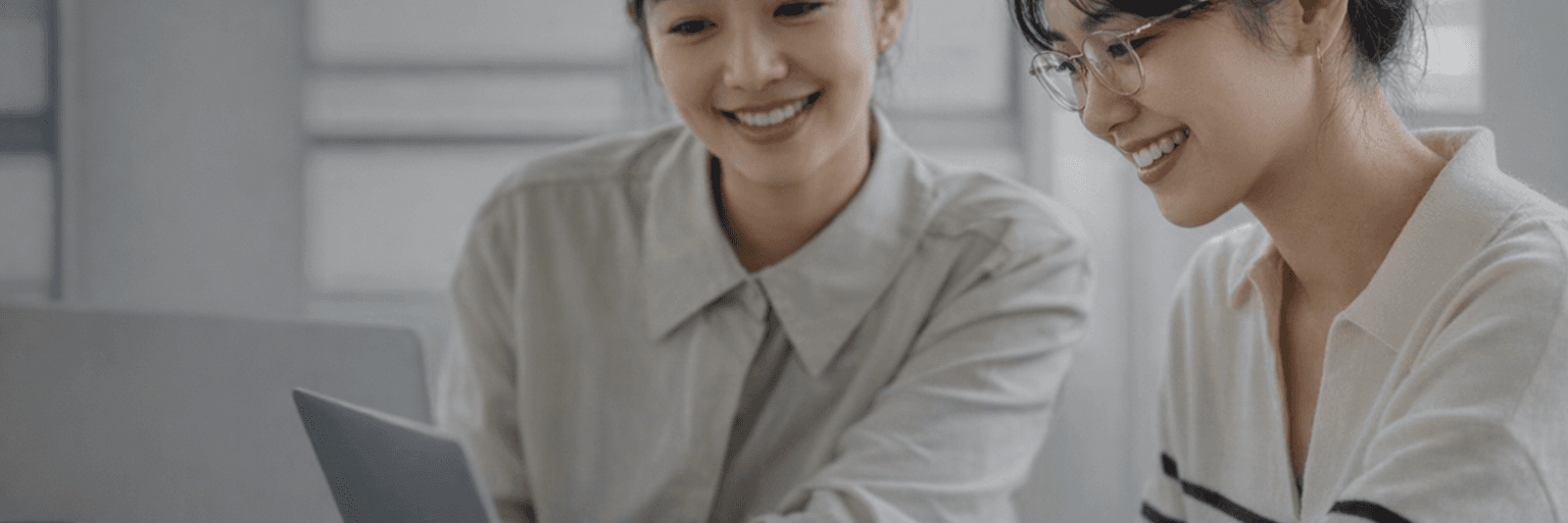 チームでWeb制作に取り組む様子